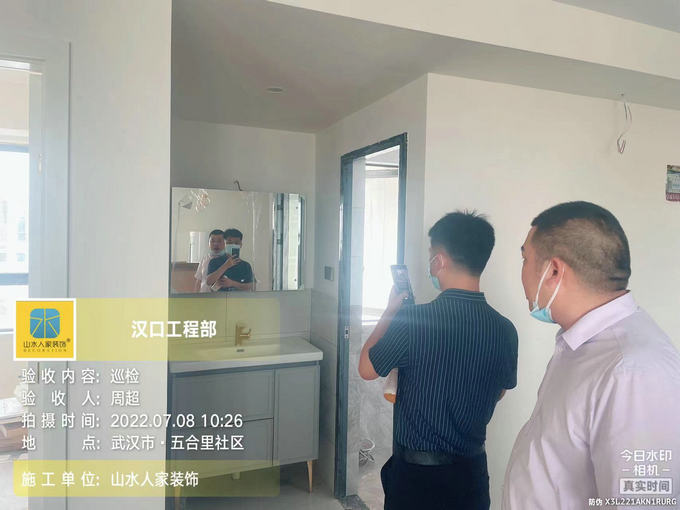 工程部領導檢查工地